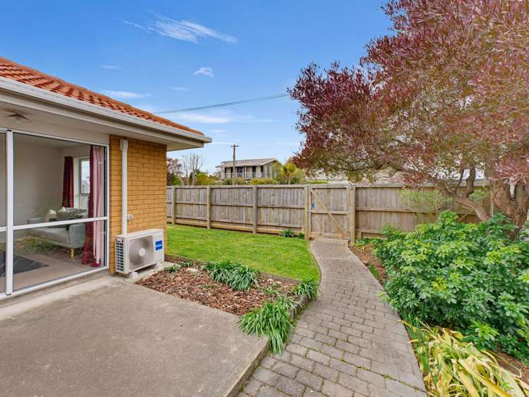 2/2 Bentley Street Russley_20
