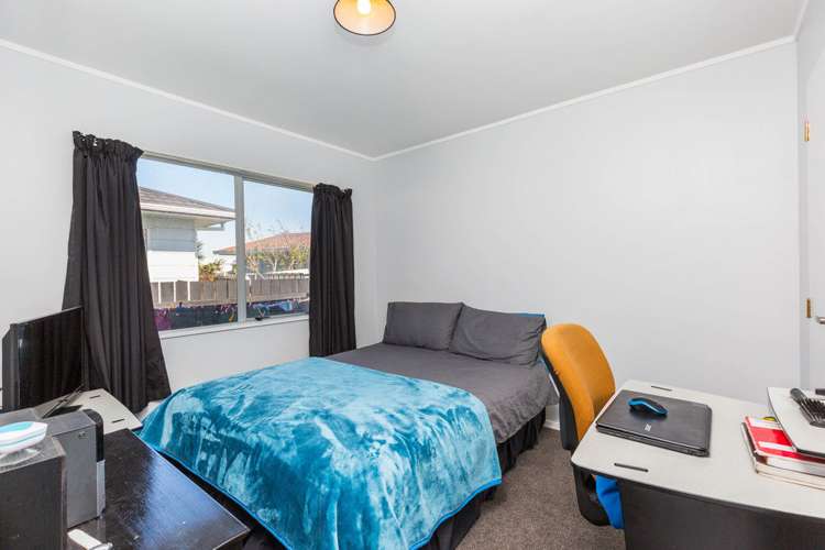 2/161 Bruce Mclaren Road Henderson_9