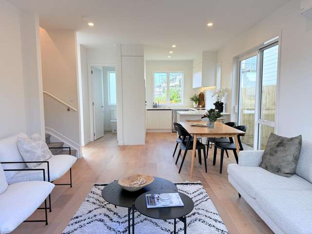 4b Towra Place Botany Downs_2