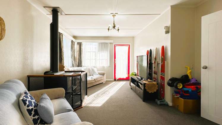 18 Takahe Street_3