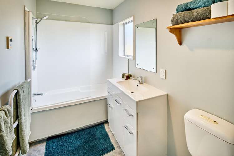 10 Pohutukawa Grove Titahi Bay_12