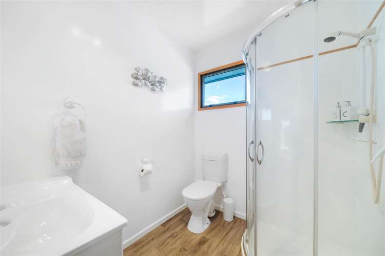 690 Peninsula Road Kelvin Heights_13