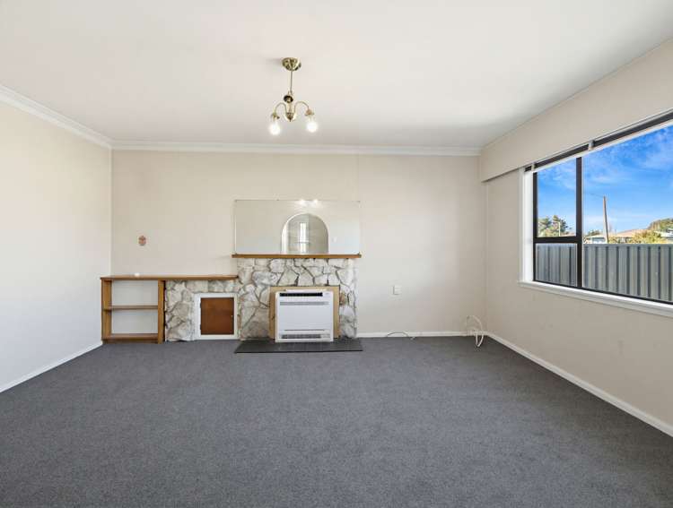 1204 Norfolk Crescent Mayfair_13