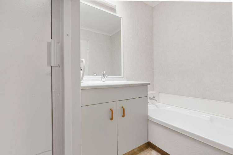 7 Conrad Place Leamington_9