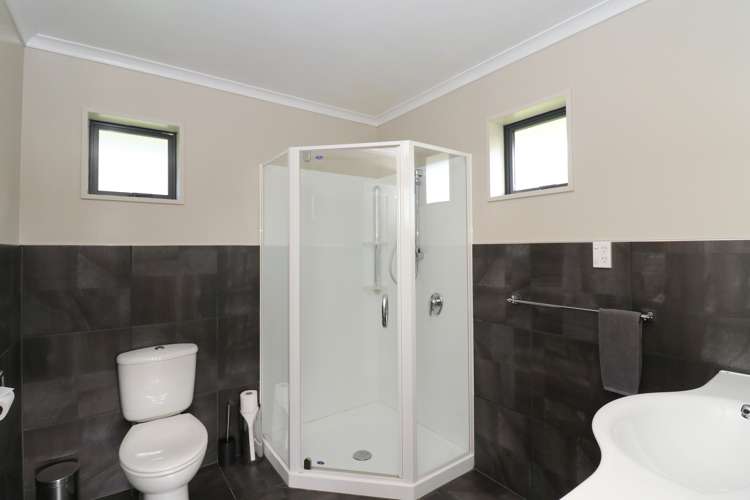 121 Mason Road Seaward Bush_14