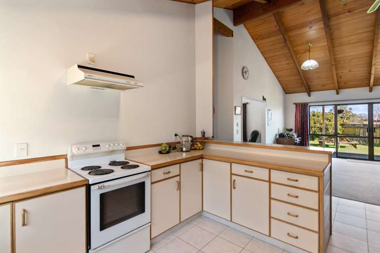 86 Olympus Way Richmond_10