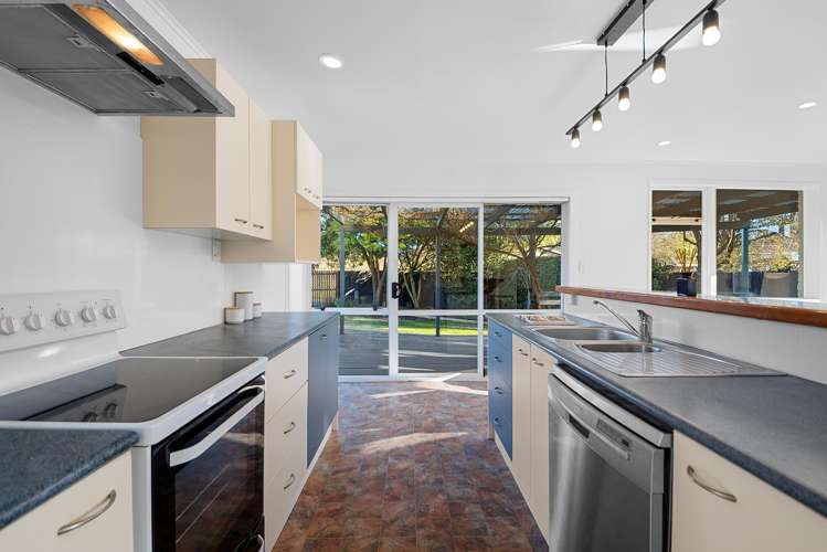 15 Denniston Crescent Redwood_5