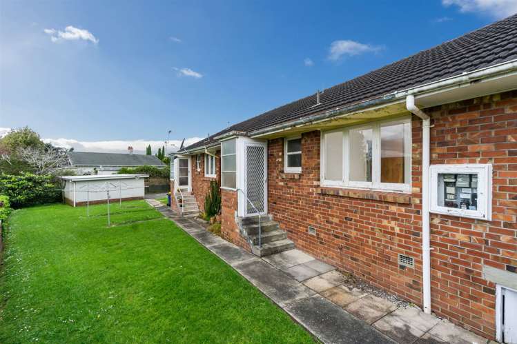 2/300 Lake Road Hauraki_1