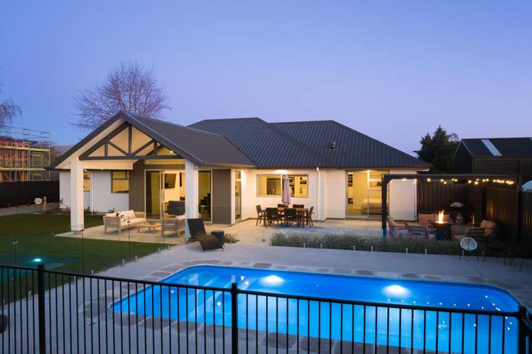 14 Waters Avenue Burleigh_35