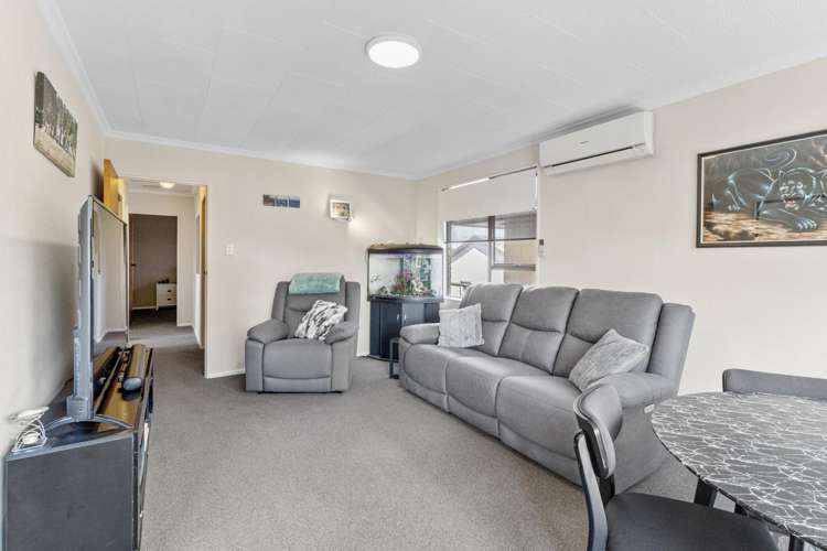 23A & 23B Stoke Street Westown_8