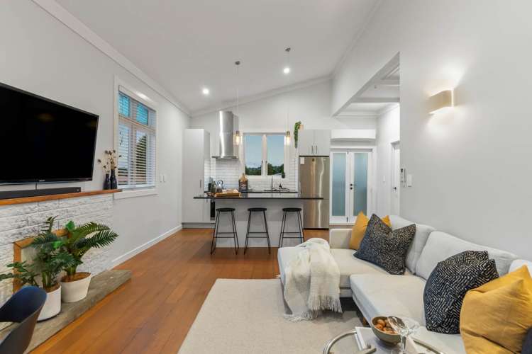 1584 Great North Road Waterview_12