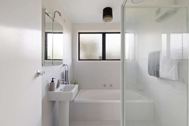 51 Gilbass Avenue Hamilton Lake_12