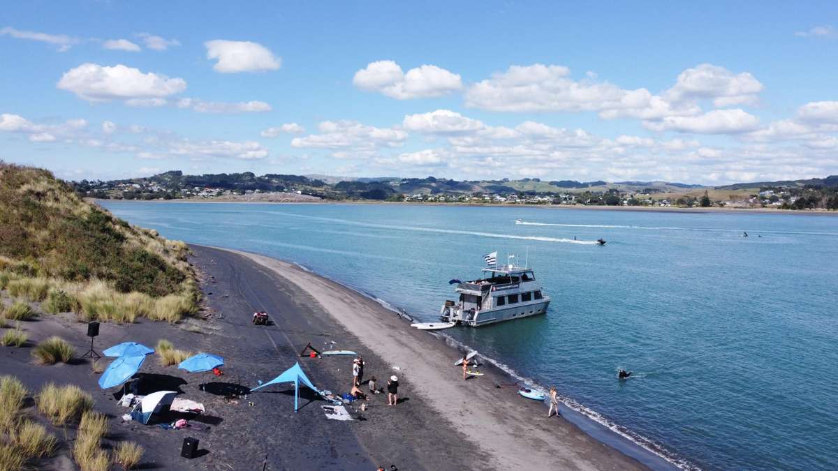 Wahinemoe - Raglan Boat Charters_4