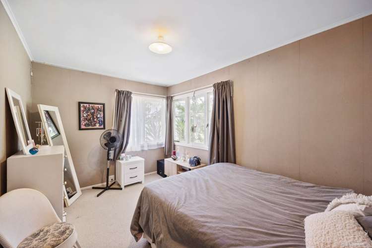 17 Amberley Avenue Te Atatu South_11