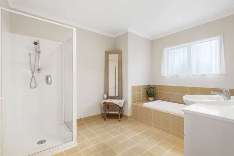 320 Hill Road The Gardens_14