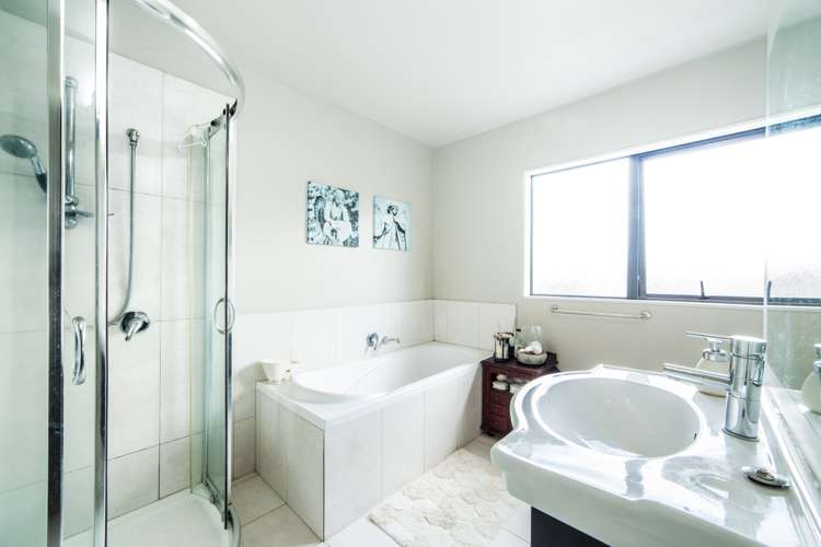 12 Riverglade Parkway Te Atatu South_14