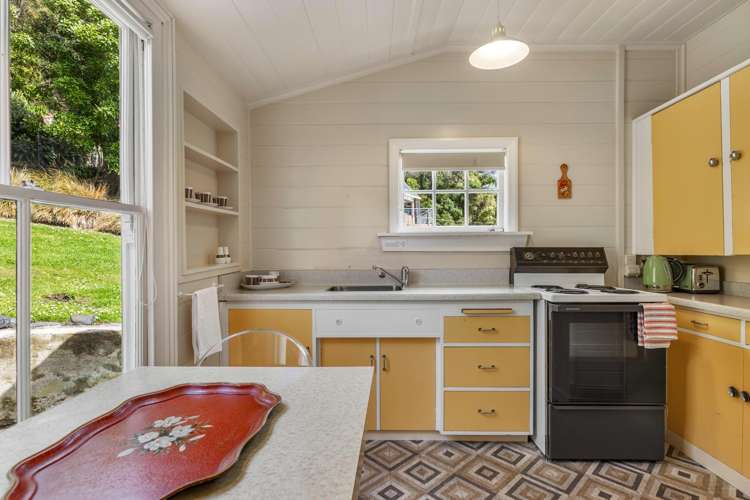 257 Beach Road Akaroa_11