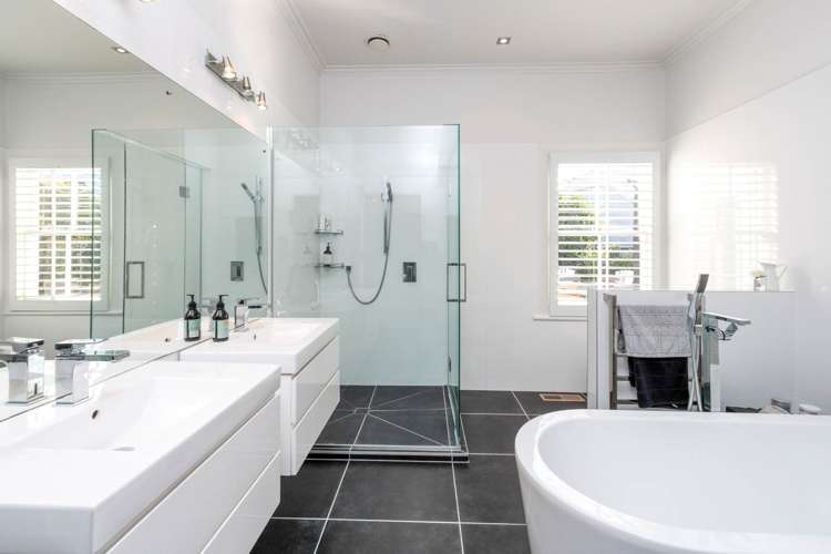 71 Beach Road Mellons Bay_35