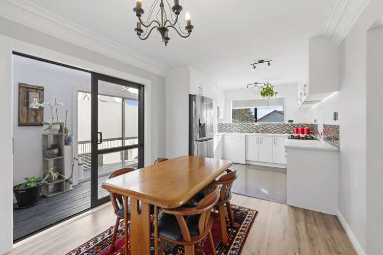 2/8 Leven Lane Totara Heights_9