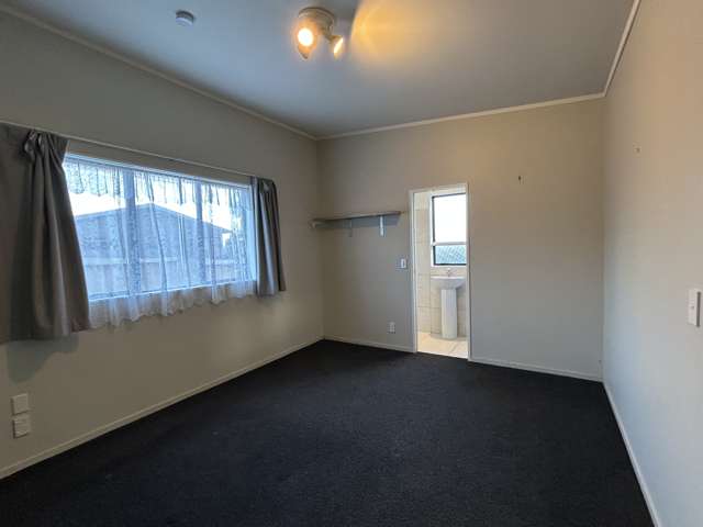 11A Moxham Grove Massey_3