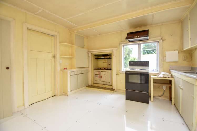 212 High Street South Carterton_2