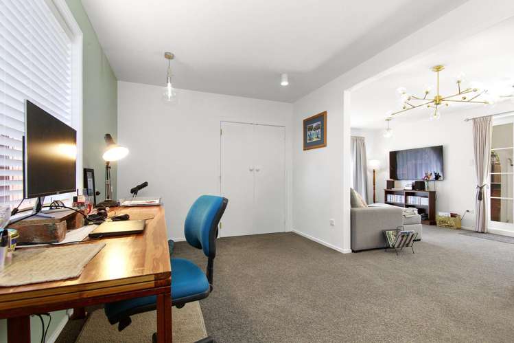 4 McKeefry Grove Tawa_18