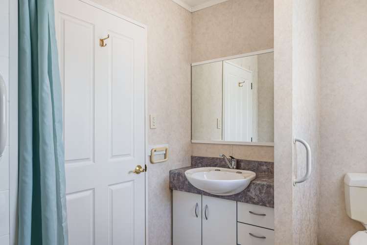 52a Queen Street West Levin_11