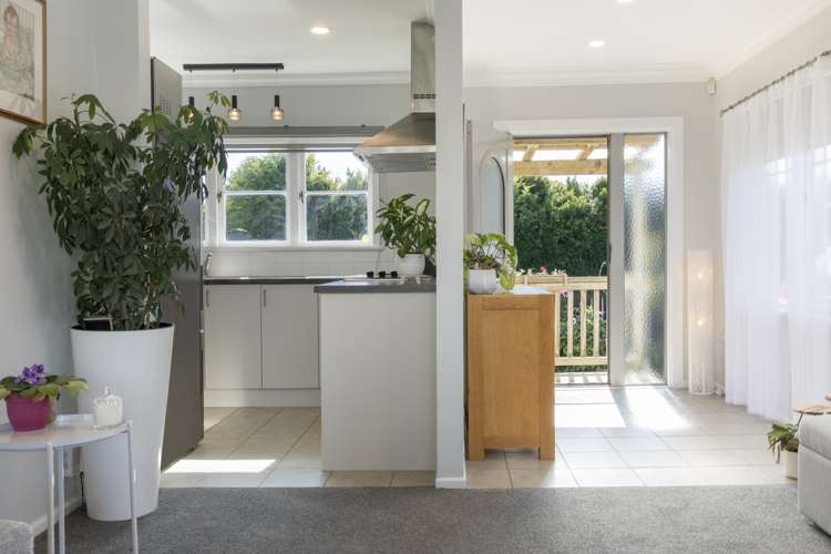 2 Simpson Road Ranui_5