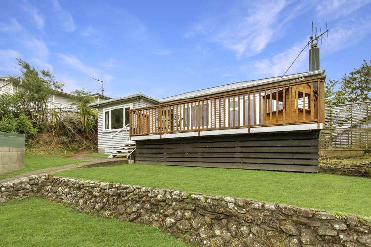 8 Lees Grove Wainuiomata_11