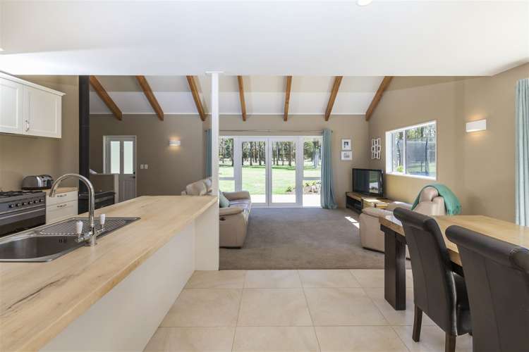 2279 South Eyre Road West Eyreton_5