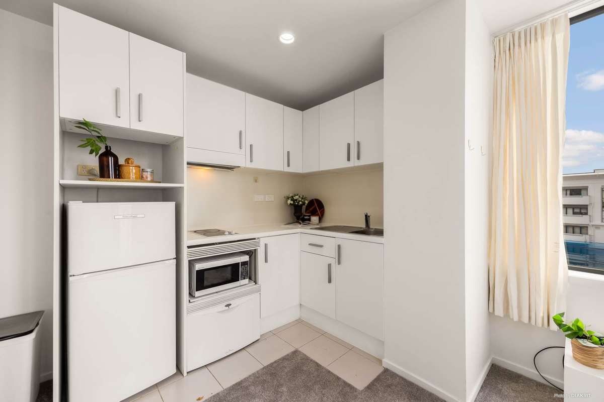 1302/36 Eden Crescent_1