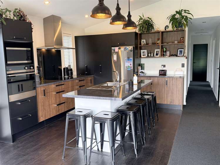 64 Blake Street Blaketown_2