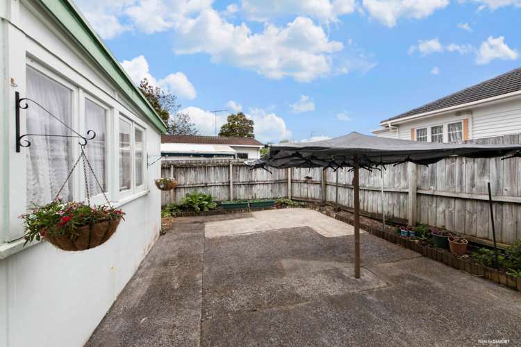 42 Fruitvale Road New Lynn_13