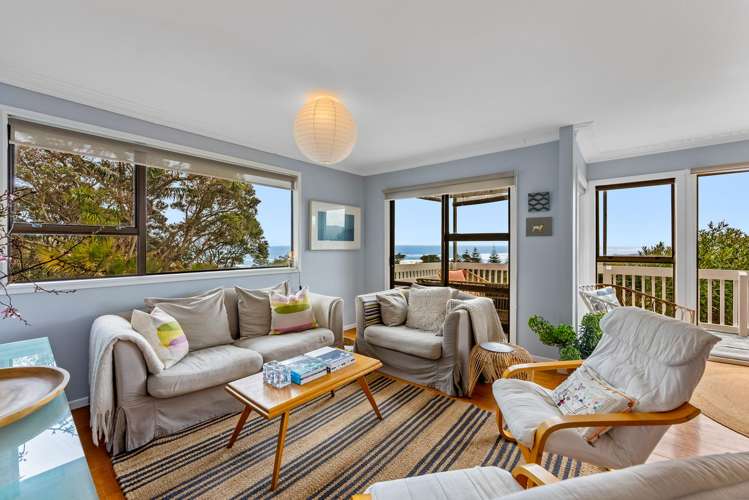 27 Domain Crescent Muriwai Beach_4