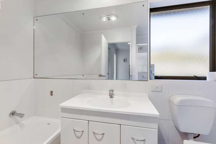 23 Croftview Road Wattle Downs_11