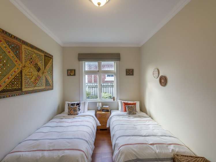 305 The Parade Island Bay_8