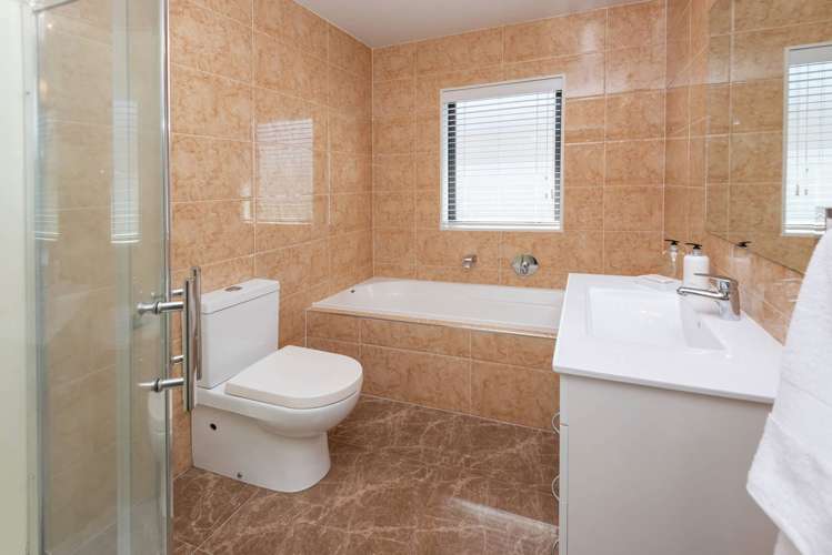 386 Ormiston Road Flat Bush_15