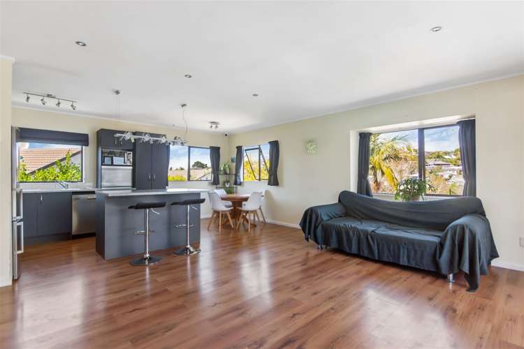 2/93 Athena Drive Totara Vale_6