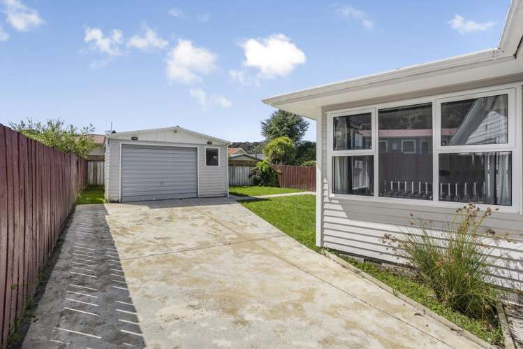 24 Kairanga Crescent Wainuiomata_1