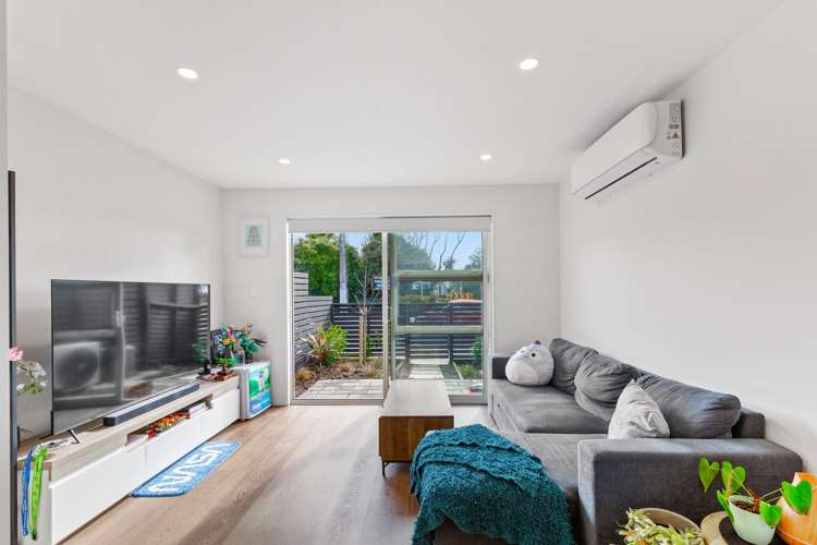 2/472 West Coast Road Glen Eden_5