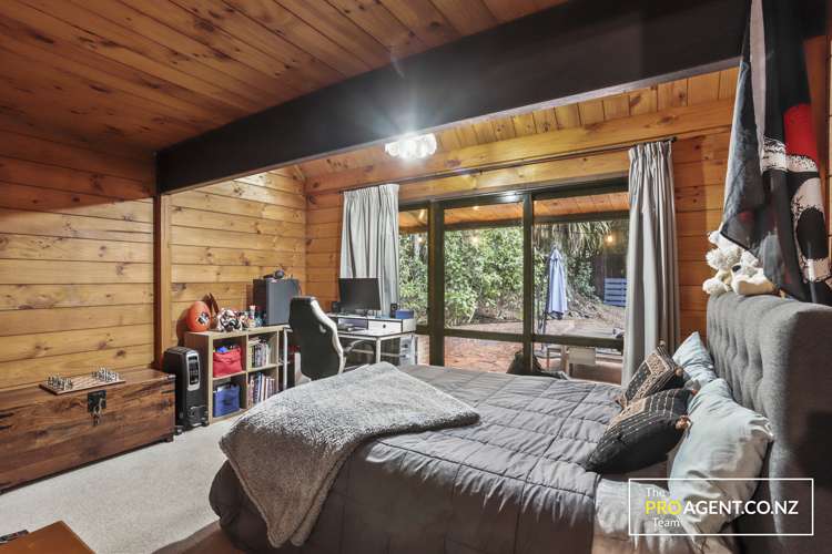 566 Scenic Drive Waiatarua_17