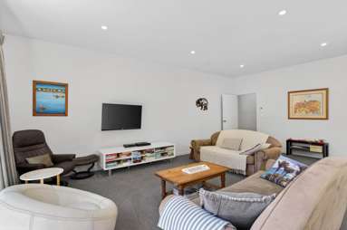 6A Holiday Crescent_4