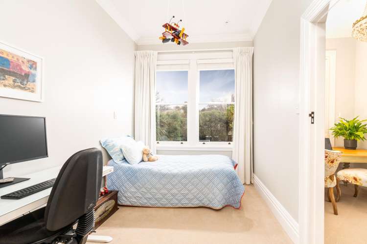 8 Carrington Street Mount Cook_13