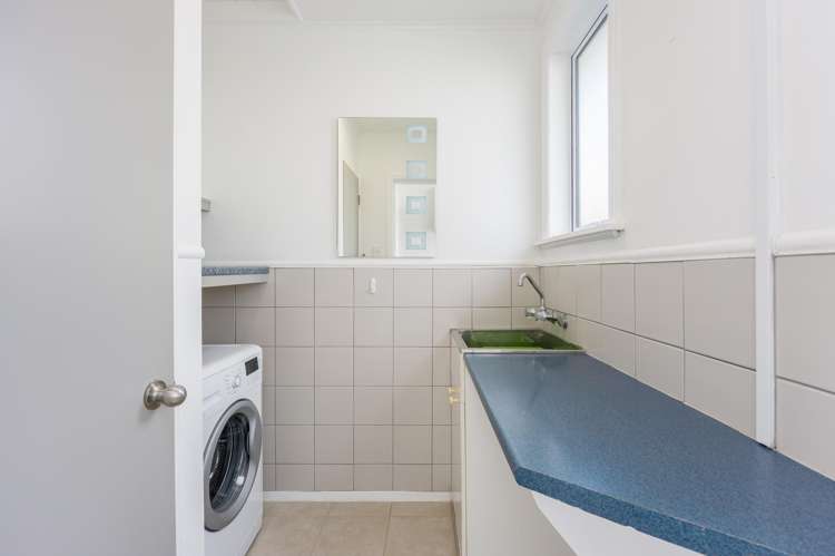 27 Shakespear Road Army Bay_17