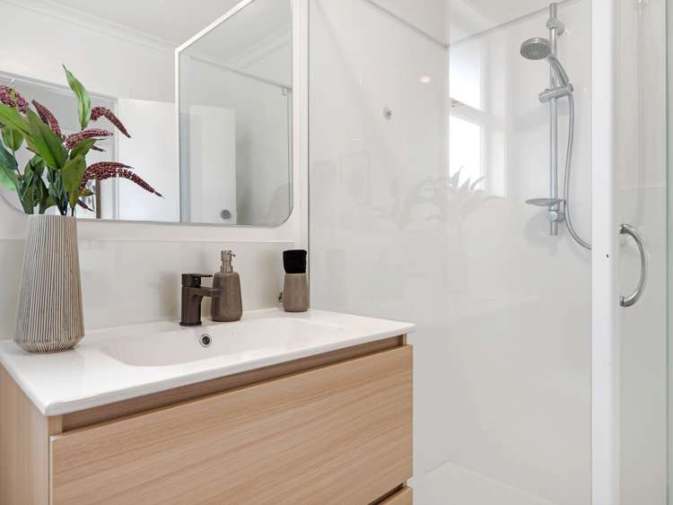 15 Odette St Bader_24