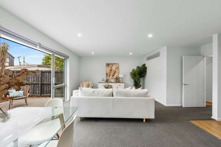 2/395 Armagh Street Linwood_4