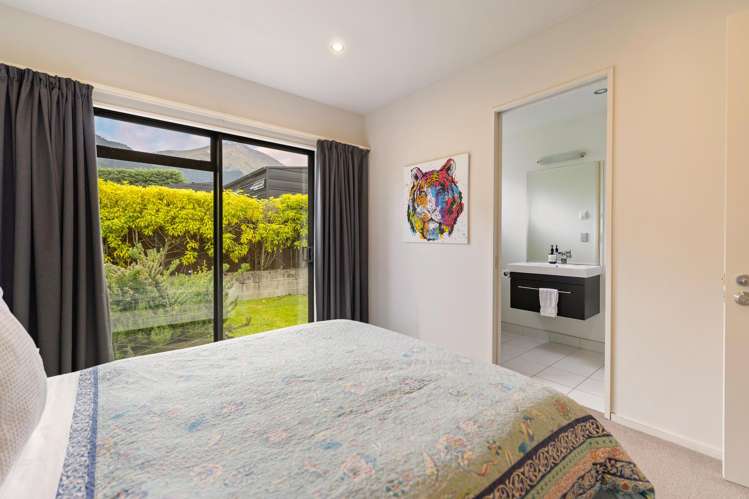 8 Hallenstein Street Queenstown_10