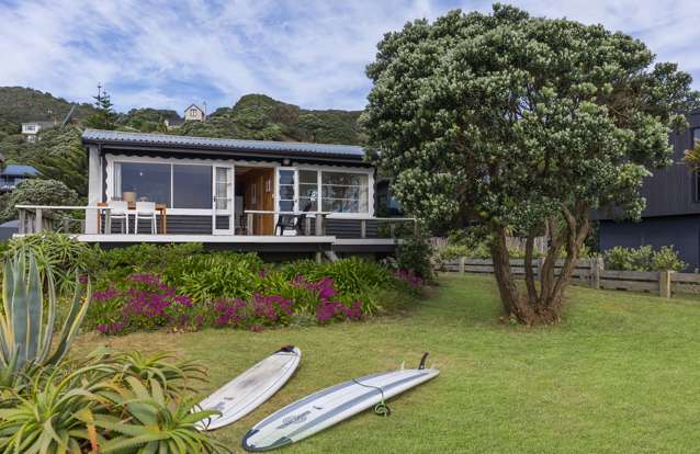 121 Marine Parade North Piha_2