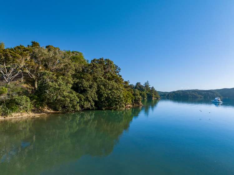 130 Whangaruru Wharf Road Russell Surrounds_4