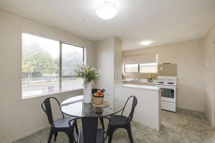 12 Escort Grove Awapuni_6